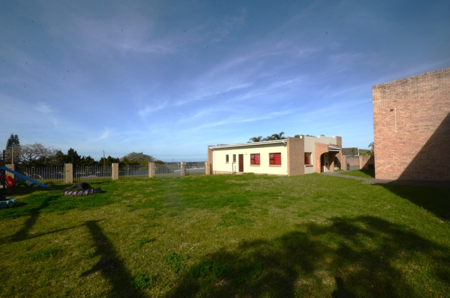 To Let Commercial Property for Rent in Beacon Bay Eastern Cape